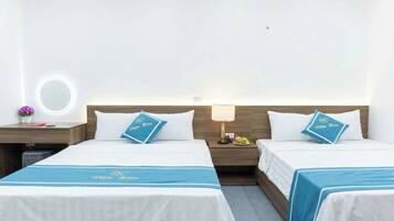 Habitación familiar, sin ventanas | Escritorio, wifi gratis, ropa de cama