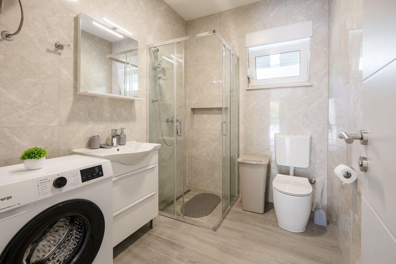 Douche, serviettes fournies