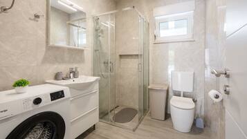 Douche, serviettes fournies
