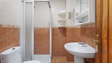 Apartment, 2 Bedrooms, City View | Bathroom