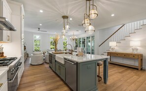 Coffee/tea maker, fridge, microwave, oven - Morgan's Pearl @ 30A: Private Pool & Beach (Santa Rosa Beach)