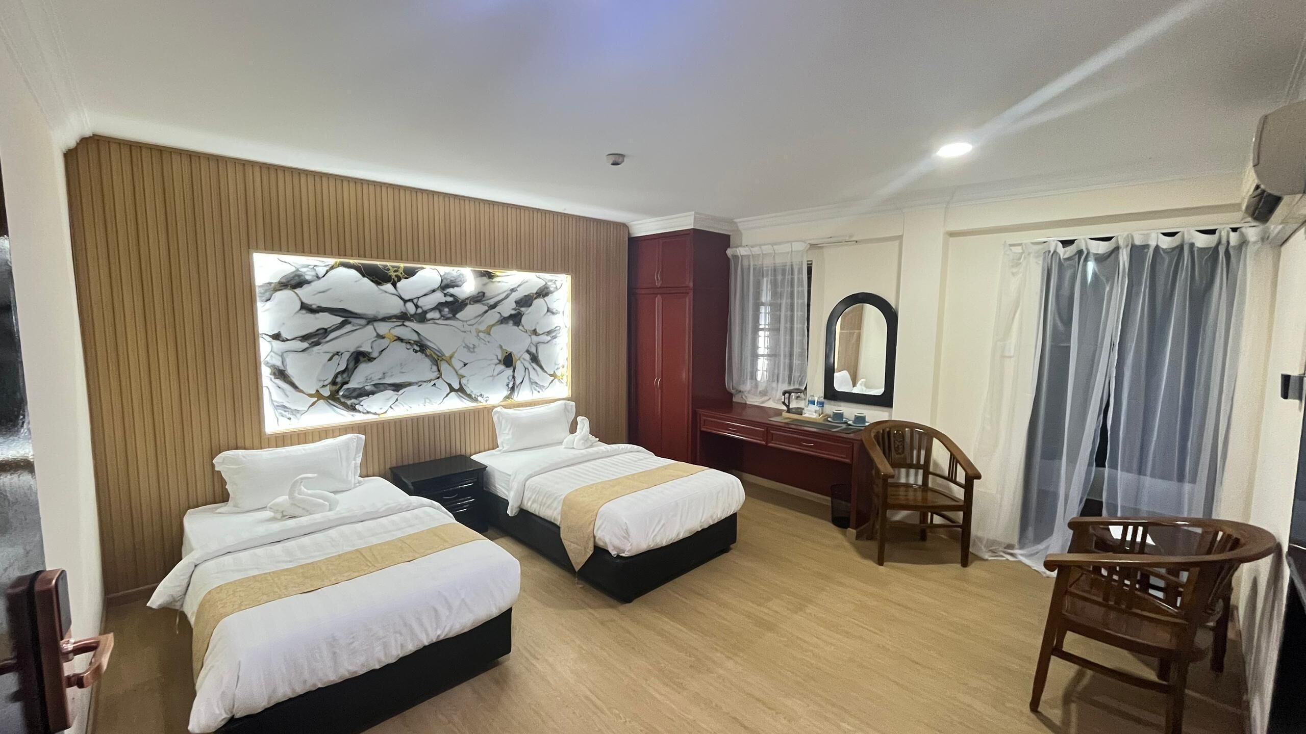 Deluxe Twin Room, Balcony | Desk, iron/ironing board, free WiFi