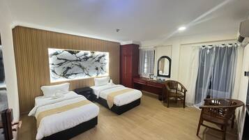 Deluxe Twin Room, Balcony | Desk, iron/ironing board, free WiFi