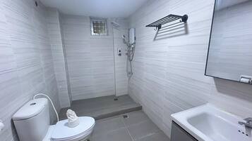 Familien-Dreibettzimmer, Balkon | Badezimmer