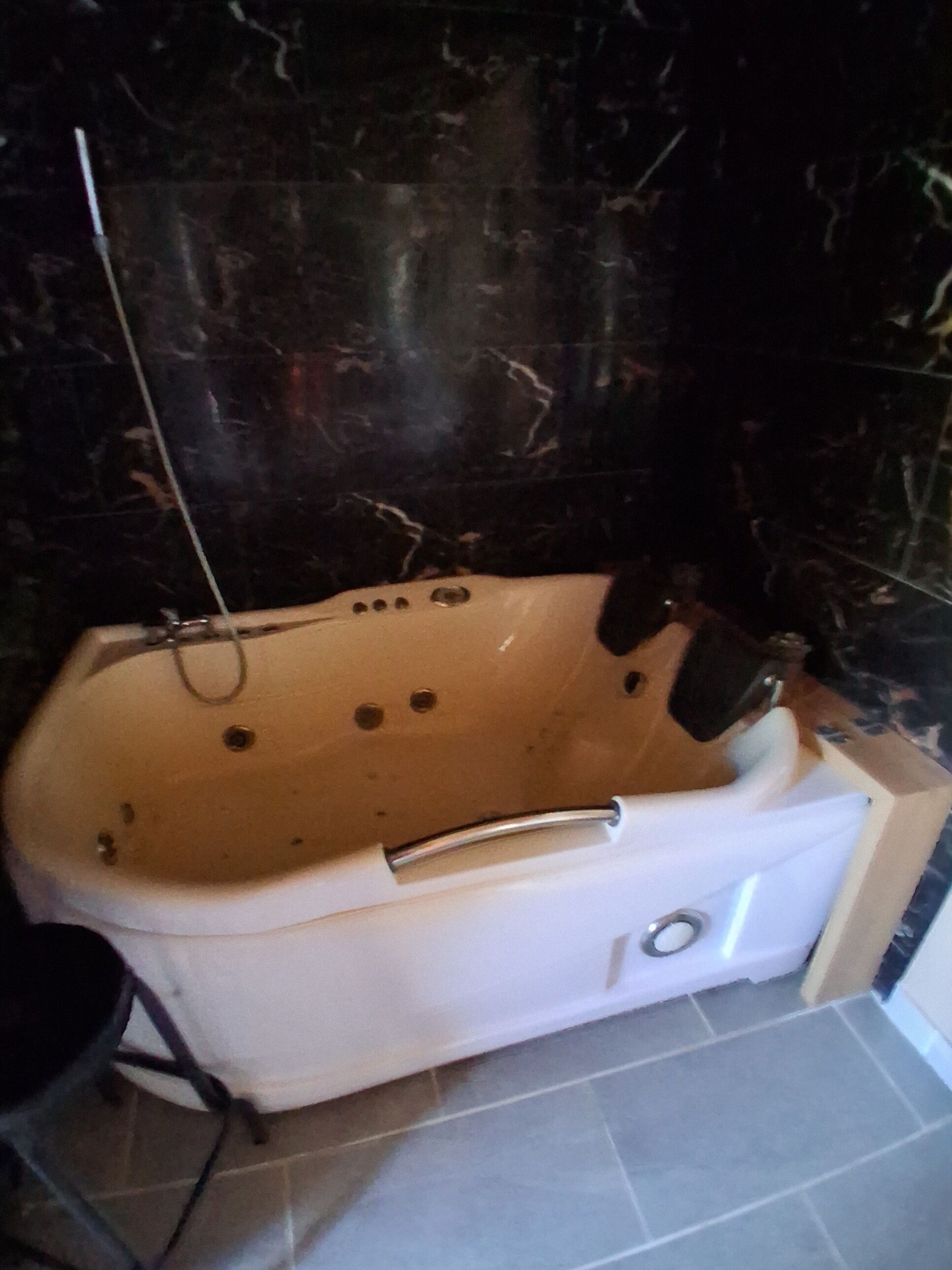 Jetted tub, towels, toilet paper