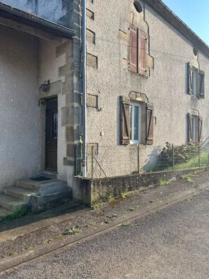 Exterior - Homerez - Home in Cemboing (Cemboing)