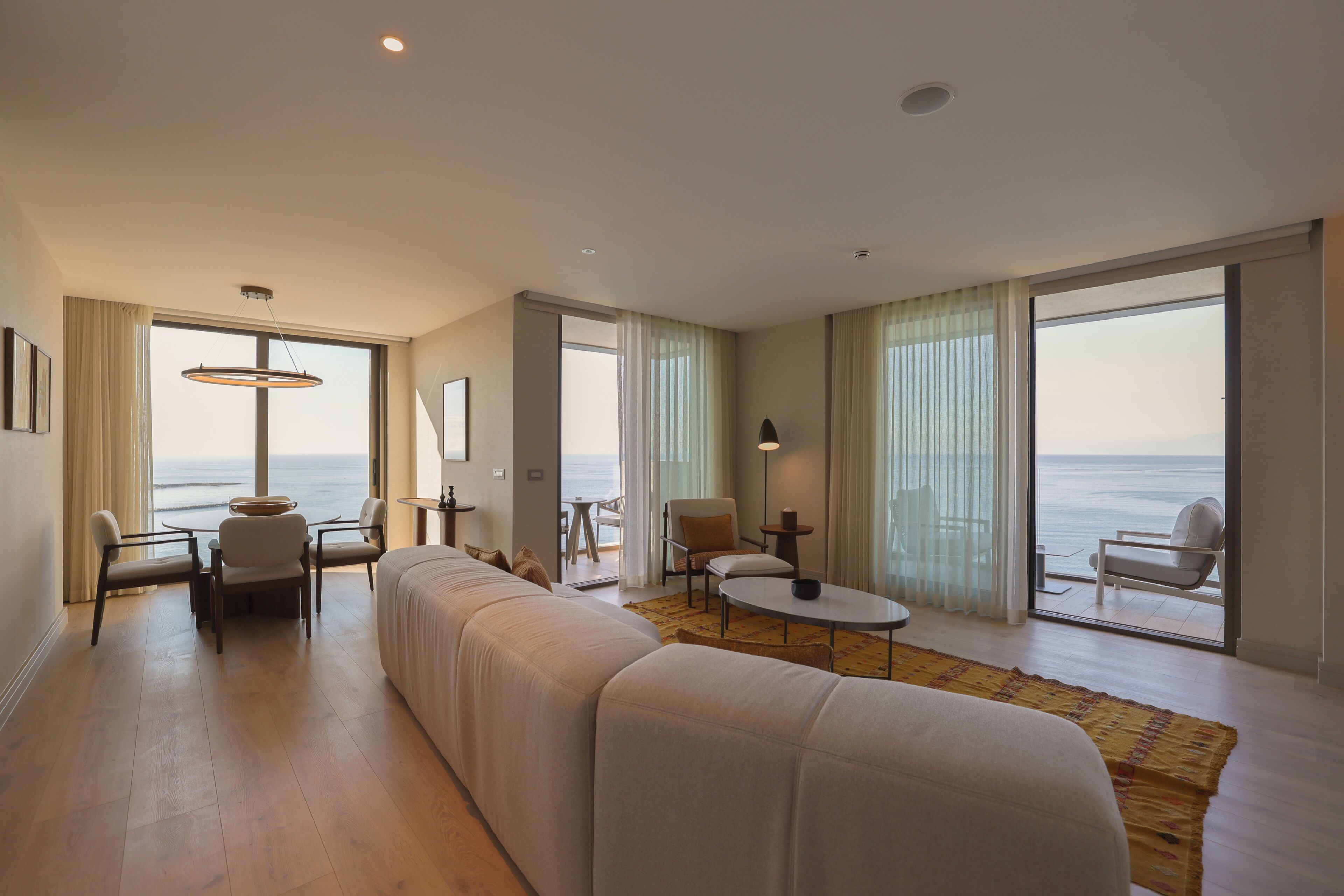Suite – signature, balkong, sjøutsikt | Oppholdsområde