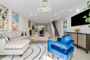 Smart TV, fireplace - 4BR Beach Home + Pool (Lauderdale-by-the-Sea)