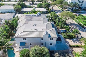 Exterior - 4BR Beach Home + Pool (Lauderdale-by-the-Sea)