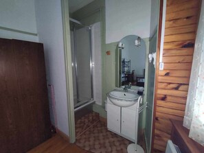 Bathroom - The Cozy Bohemian Nest—Perfect for 2 (La Bourboule)