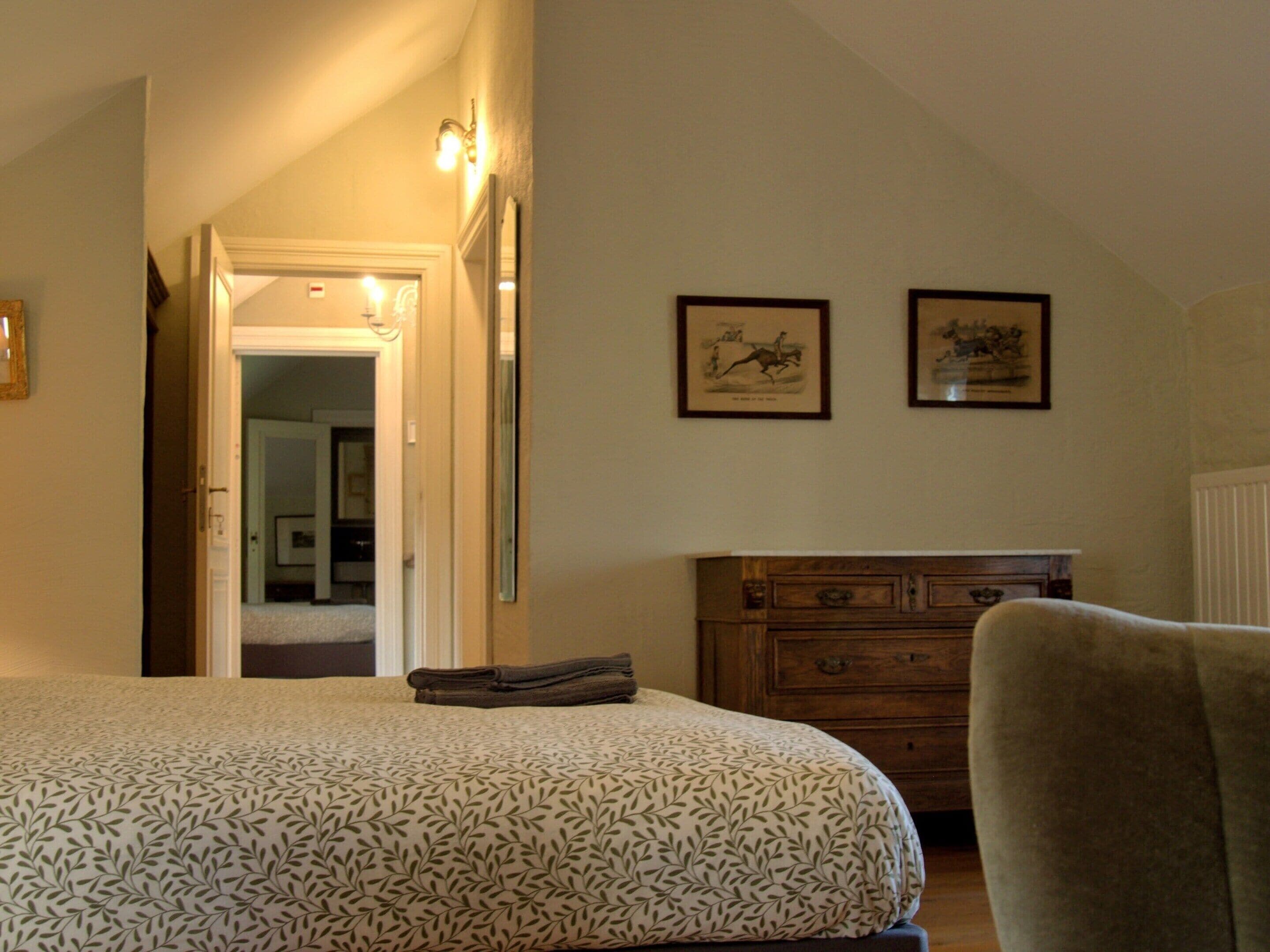 Casa | 5 dormitorios y ropa de cama