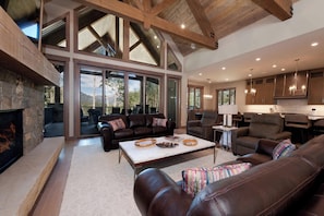 Smart TV, fireplace, table football, ping pong - Ultra Luxury Mountain Retreat on 9 Acres - 4 Miles to Purg - Hot Tub/BBQ/AC (Durango)
