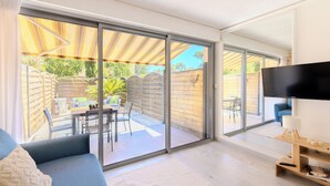 Smart TV - 2-room apartment with pool and private parking (Vallauris)