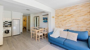 Interior - 2-room apartment with pool and private parking (Vallauris)