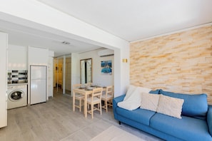 Interior - 2-room apartment with pool and private parking (Vallauris)