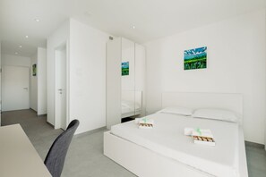A modern hotel room with a bed, a desk, and a chair. - {Suite 503} Gym, Business Room, Modern, Relax (Lugano)