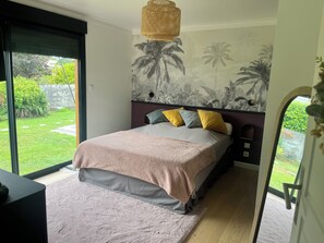 Iron/ironing board, WiFi, bed sheets - House with a pool in a residential neighborhood on the outskirts of Bordeaux (Mérignac)
