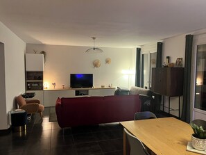 Living area - House with a pool in a residential neighborhood on the outskirts of Bordeaux (Mérignac)