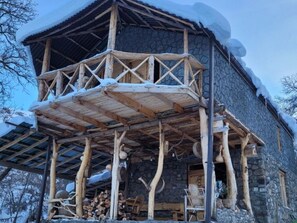 Exterior - Hors Home (Hors)