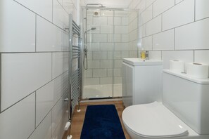 Bathroom - Bright Cosy Studio Prime Location Central Caversham - Pass the Keys (Reading)