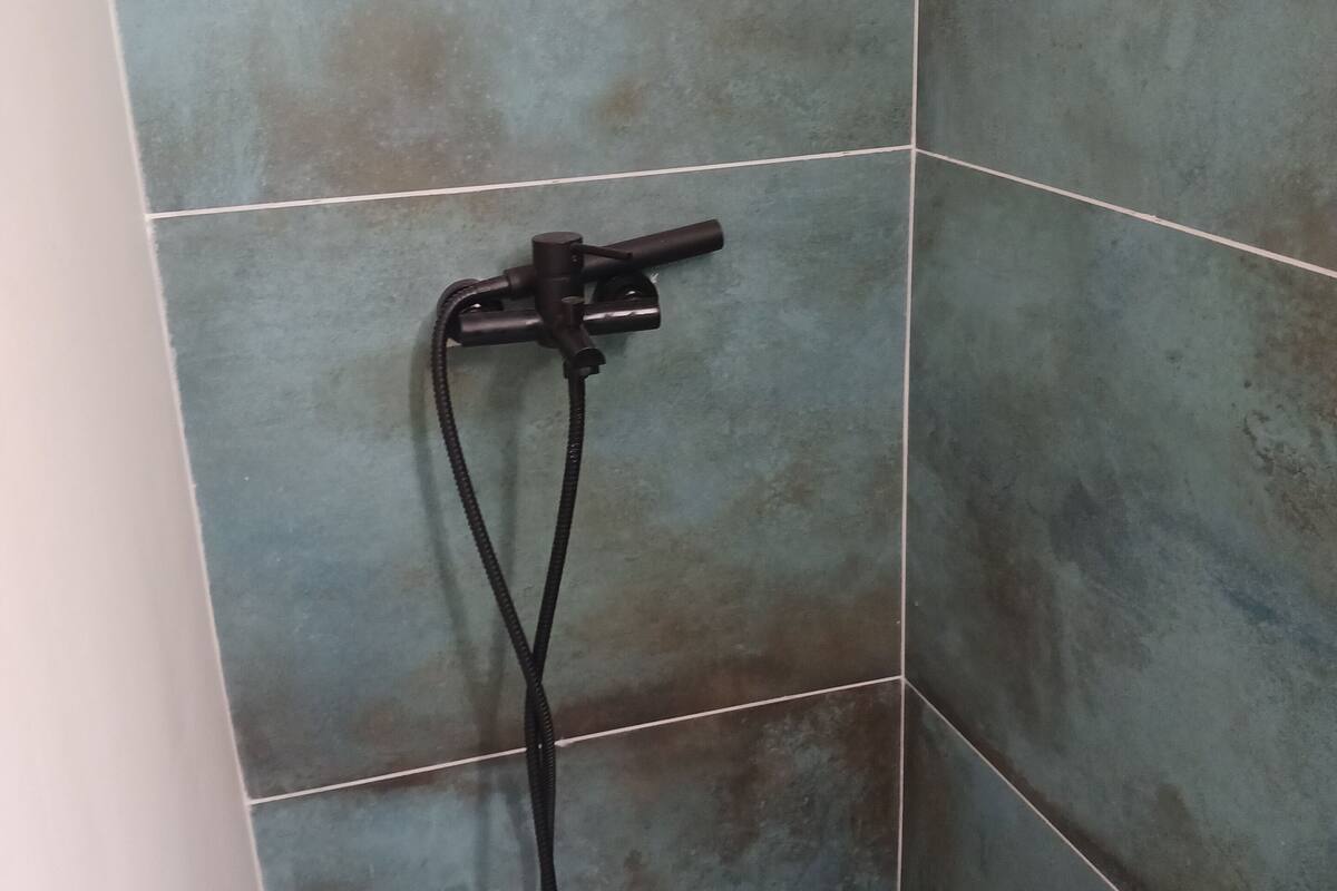 Appartement Deluxe, 2 chambres | Salle de bain | Chaussons
