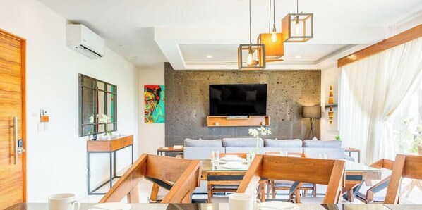 Dining - Beachside retreat w/ rooftop pool & BBQ (Playa del Carmen)
