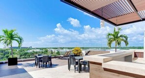 Outdoor dining - Beachside retreat w/ rooftop pool & BBQ (Playa del Carmen)