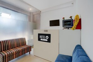 House | Reception - Classic With Balcony Gomti Nagar Station (Lucknow)