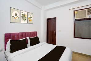 Room - Classic With Balcony Gomti Nagar Station (Lucknow)