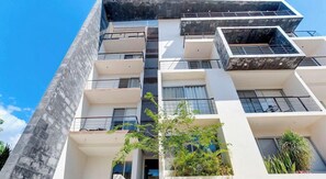 Exterior - Ocean-view retreat w/ pool & parking (Playa del Carmen)