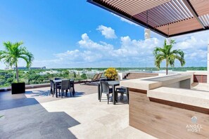 Outdoor dining - Ocean-view retreat w/ pool & parking (Playa del Carmen)