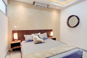 3 bedrooms, in-room safe, desk, iron/ironing board - Ocean-view retreat w/ pool & parking (Playa del Carmen)