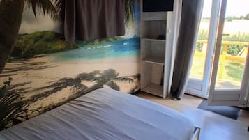 1 bedroom, bed sheets