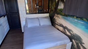 1 bedroom, bed sheets