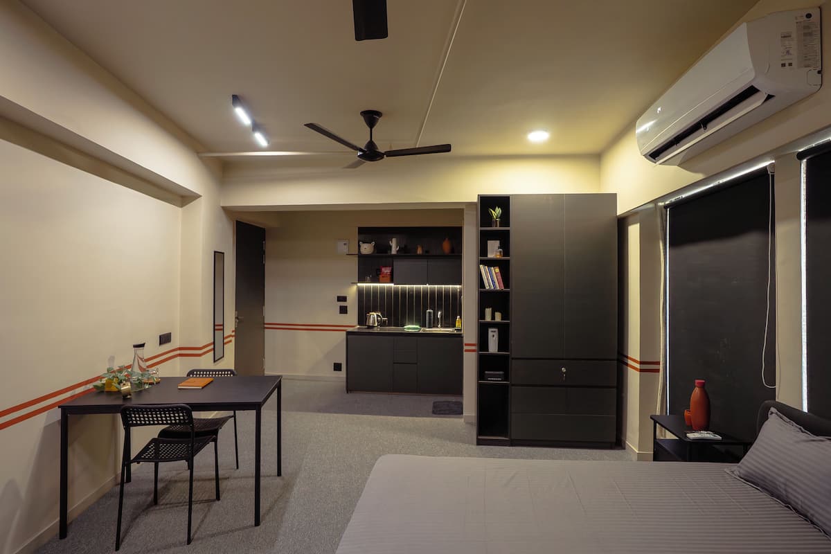 Premium Studio, City View | Desk, laptop workspace, free WiFi, bed sheets