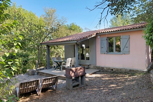 Chalet 'Confort Piscine Partagée' with pool, shared terrace and Wi-Fi