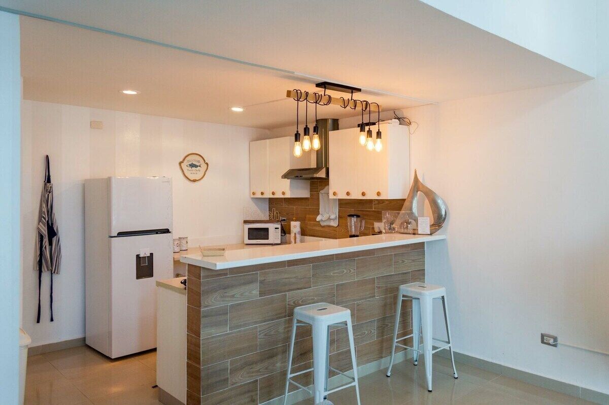 Coffee/tea maker, fridge, microwave, oven