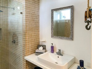 Haartrockner, Seife, Shampoo