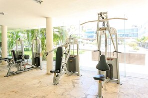 Fitness facility - Terrace retreat w/ pool, gym & balcony (Playa del Carmen)