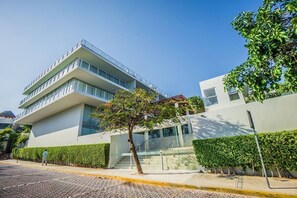 Exterior - Terrace retreat w/ pool, gym & balcony (Playa del Carmen)
