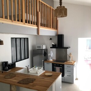 Private kitchen - Apartment “Le Petit Manoir Shared Pool” with Balcony, Wi-Fi, and Air Conditioning (Les Vans)