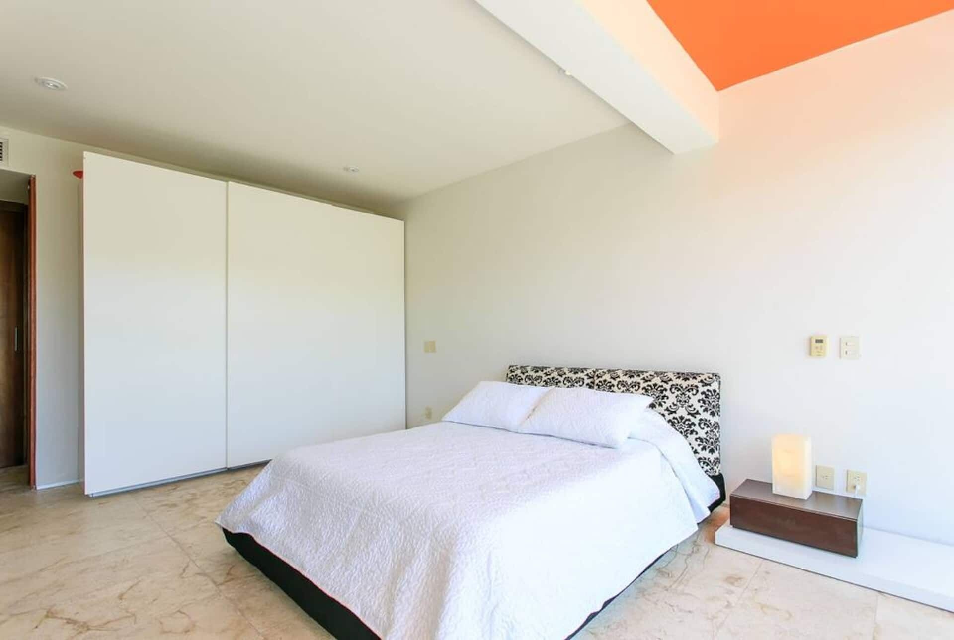 2 Schlafzimmer, Zimmersafe, Schreibtisch, Bügeleisen/Bügelbrett