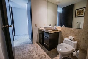 Hair dryer, soap, shampoo - Beach block escape w/ pool, gym & balcony (Playa del Carmen)