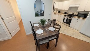 House, 1 Bedroom | Ruang makan