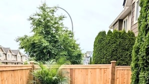 Unclassified image, 5 of 17, button - Willoughby Nest in Langley Township - Perfect Family Getaway (Langley)
