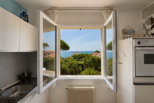 LARGE FAMILY HOME - Sleeps 13 - with OCEAN VIEW, 100 meters from the ocean
