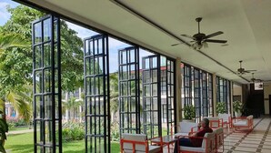 Terrace/patio - LUXURY Hotel (Phnom Penh)