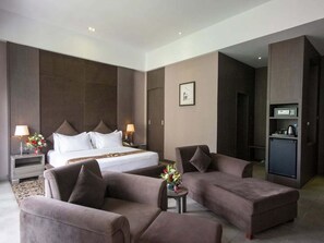 Room - LUXURY Hotel (Phnom Penh)