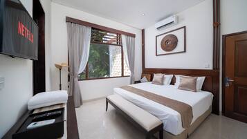 Deluxe Room, Pool View
