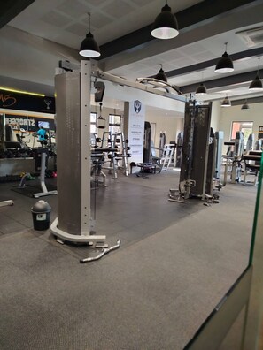 Room, 2 Bedrooms, Balcony | Fitness facility - Room-luxurious 2-bedroom Apartment in Ja (Johannesburg)